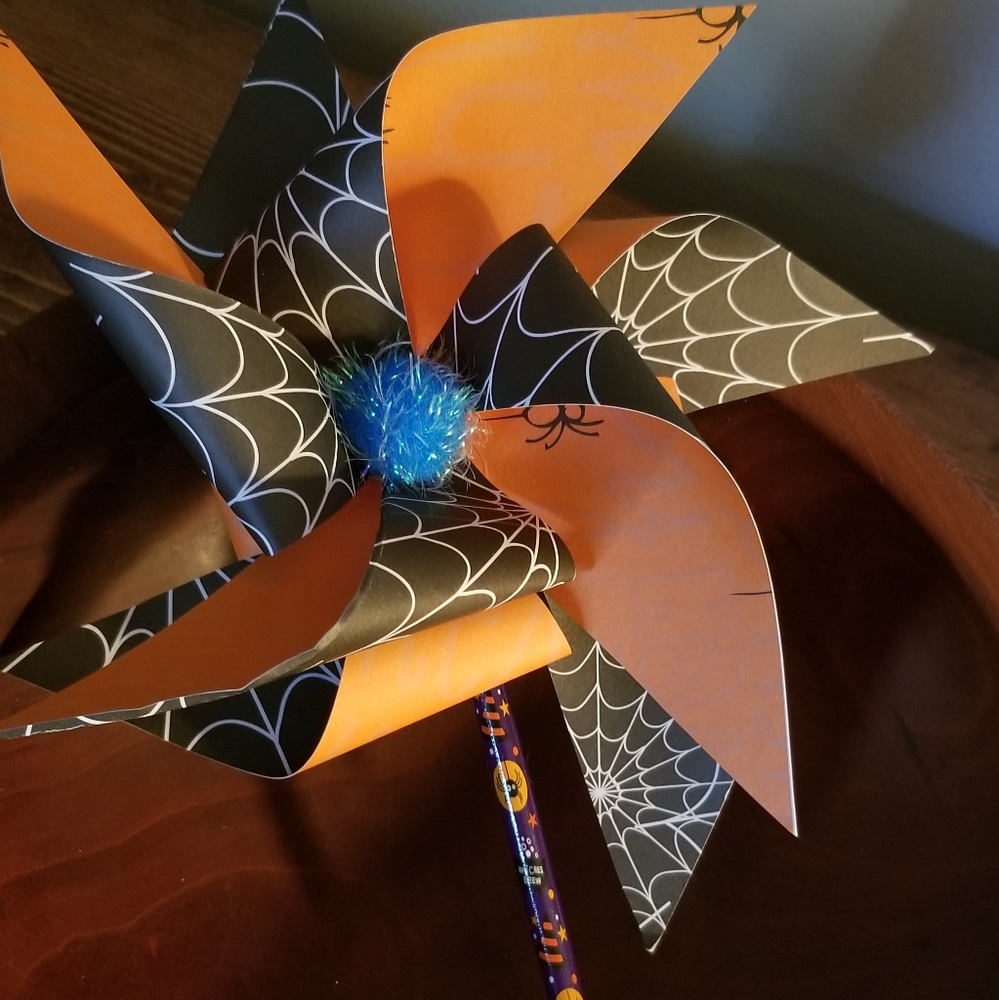 🍂🎃 Handmade Pinwheel on a Halloween pencil.